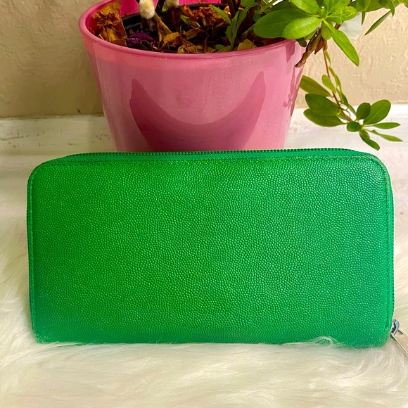 Full Inclusion Chanel Caviar Wallet - Picture 3 of 16